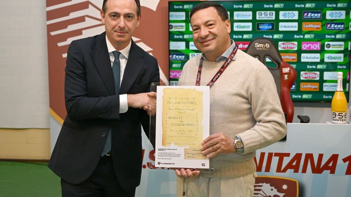 Salernitana Juve Stabia Nel Pre Partita Omaggiato Il Club Stabiese Ottopagine It Salerno