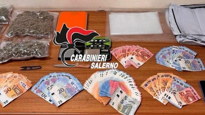 scafati trovati in casa con 500 grammi di marijuana e soldi arrestati