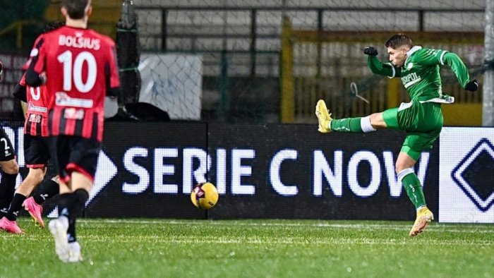 avellino un altro centrocampista nell elenco dei calciatori in diffida