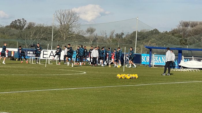 il napoli corre verso il genoa anguissa assente per l influenza