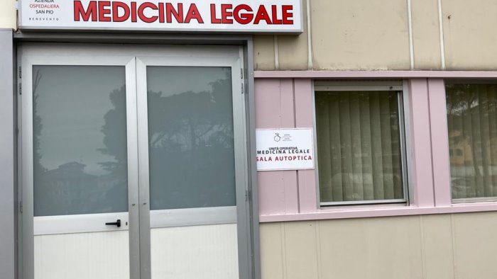 cade in casa dopo tre giorni muore in ospedale aperta un inchiesta