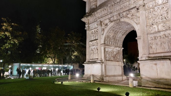 benevento ecco il lapidarium al fianco dell arco di traiano foto