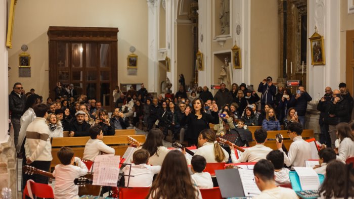 natale al centro protagonisti i giovani talenti dell istituto pascoli