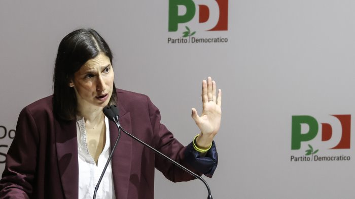 pd tra accuse incrociate e tesseramento farlocco elly se ci sei batti un colpo