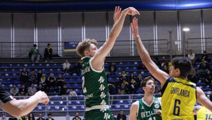 pokerissimo avellino basket vittoria anche a torino 88 89