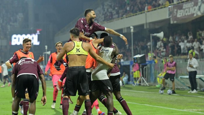 frosinone salernitana fischia pezzuto solo due vittorie per i granata