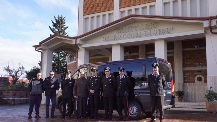 i carabinieri del sannio per il natale donano generi alimentari ai bisognosi