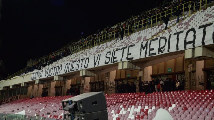 salernitana il grido del salerno club 2010 stiamo scivolando verso l inferno