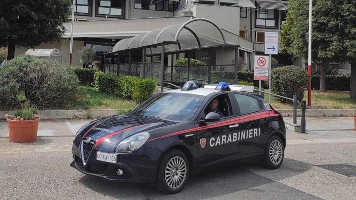 pozzuoli aggredisce personale sanitario arrestato dai carabinieri