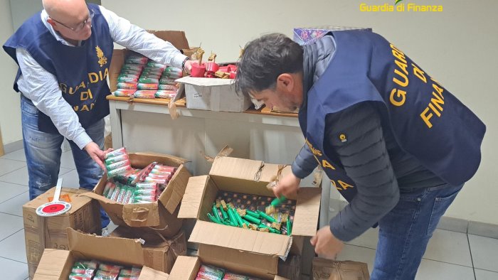 caserta sequestrate oltre tre tonnellate di fuochi d artificio illegali