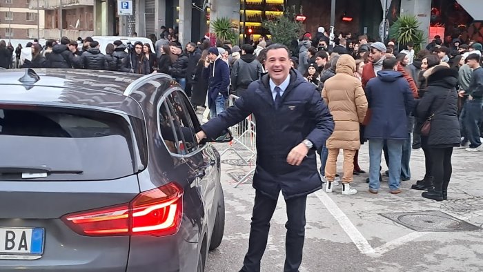 l ex sindaco festa alla bottega per l aperitivo auguri alla citta