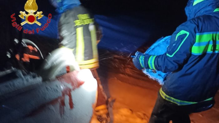 bufera di neve nell alto casertano 6 ragazzi soccorsi dai vigili del fuoco