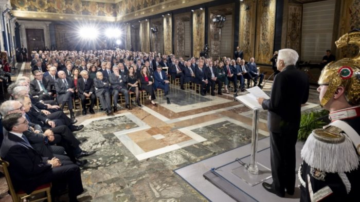 gli auguri di natale dei politici italiani messaggi di pace e speranza