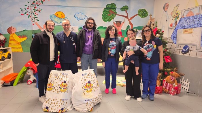 natale e solidarieta l associazione run salerno omaggia la pediatria ad ariano