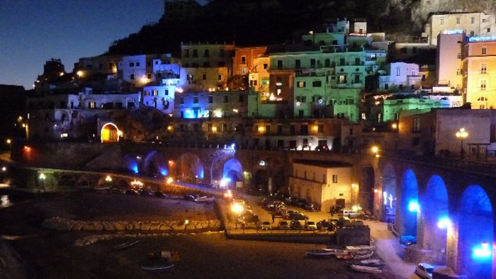 atrani borgo del natale presepe vivente con le suggestive luminarie