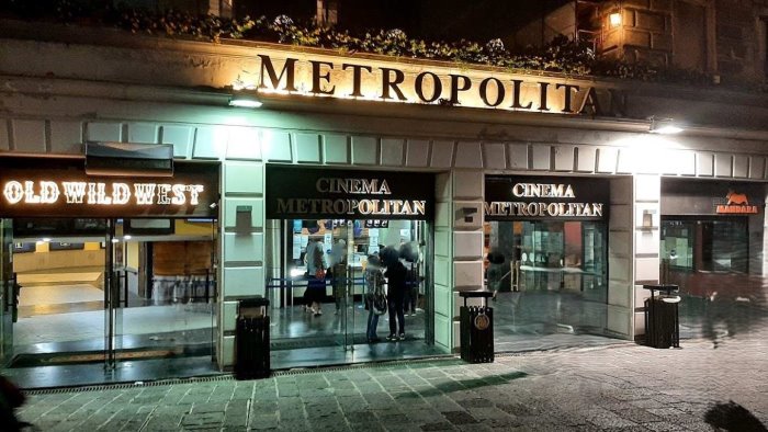 napoli capodanno no alla chiusura del cinema metropolitan