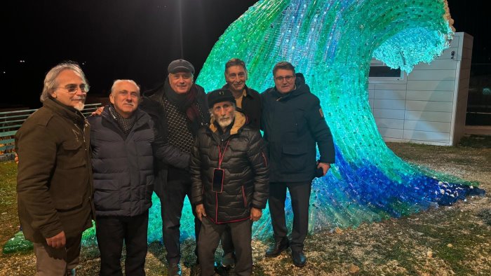 inaugurata a mattinata la grande onda in memoria di angelo vassallo