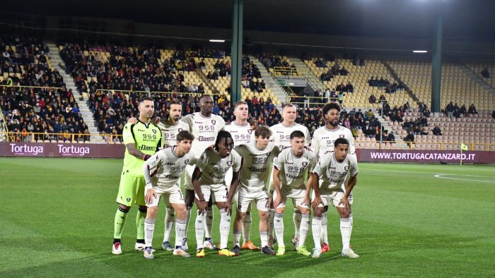 catanzaro salernitana 1 0 iemmello inguaia colantuono ko con beffa finale