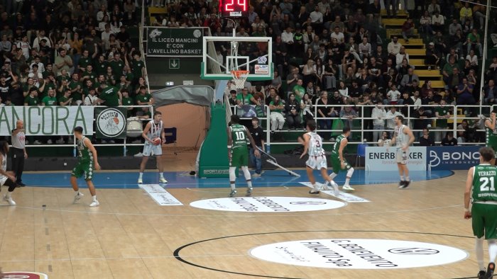 avellino basket squalifica del campo commutata in multa