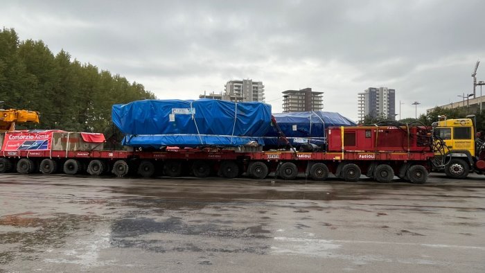 salerno limitazioni alla circolazione per il passaggio della maxi trivella