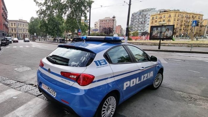 vasto sorpresi a smontare pneumatici tre arresti della polizia