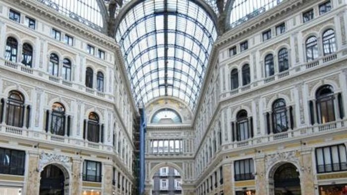 napoli alla galleria umberto i tre cancelli entro febbraio 2025