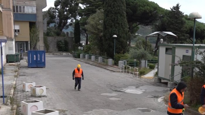 da cantiere ospedale da procida emerge antico proiettore per malati tbc