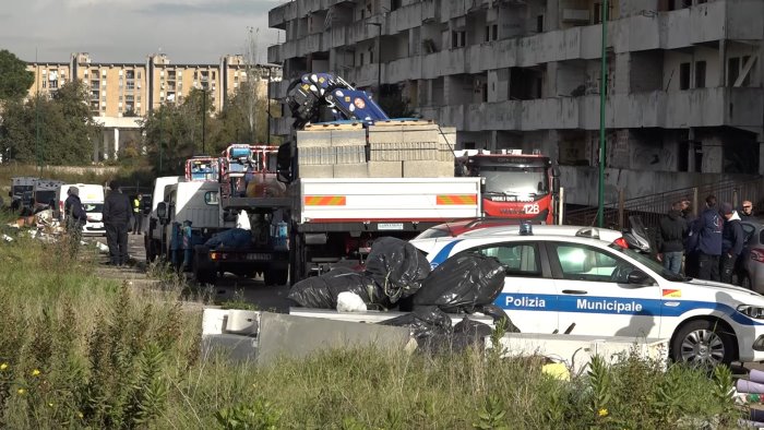 sgomberata la vela gialla occupata la sede dell universita di scampia