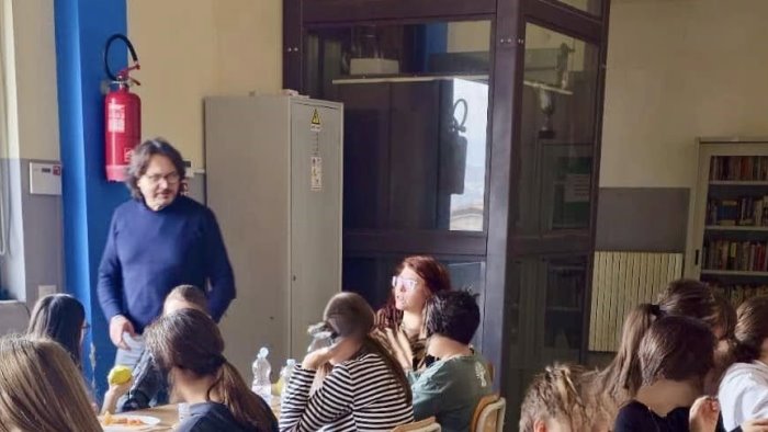 paupisi sindaco coletta a pranzo alla mensa scolastica per verificare servizio