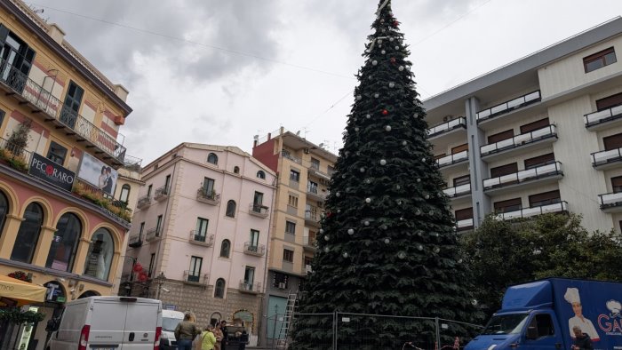 salerno luci d artista entra nel vivo oggi l accensione dell albero di natale