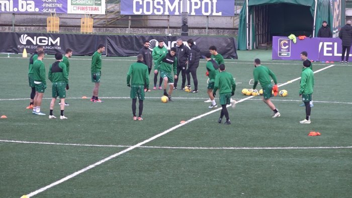 avellino sorrento i convocati lupi senza un centrocampista