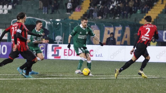 foto avellino russo e rocca preziosi nell 1 0 sul sorrento