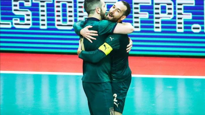 la sandro abate avellino applaude mello in gol con l italia