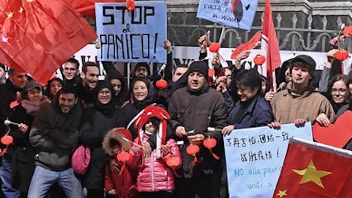 coronavirus flash mob di solidarieta al popolo cinese