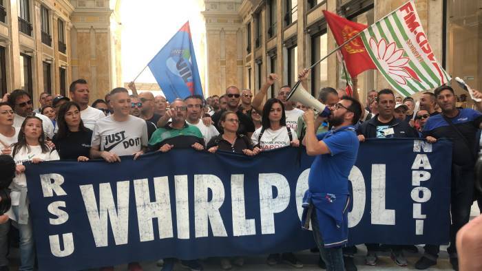 whirlpool i lavoratori incontrano il ministro patuanelli