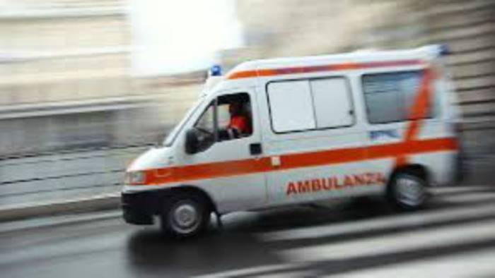 scontro frontale tra suv e autocarro due persone in ospedale