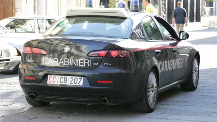 grumo nevano 15enne aggredisce un uomo in strada