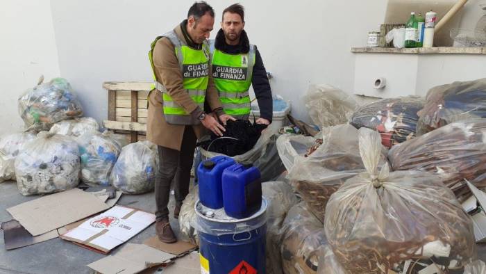 lavoratori in nero e furbetti con reddito cittadinanza