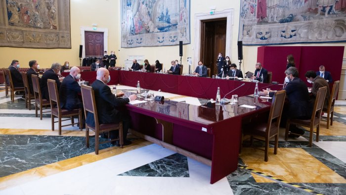 governo alla camera il tavolo di confronto sul programma