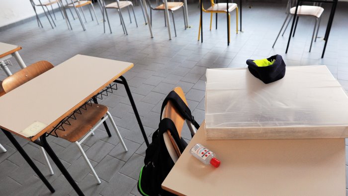 contagi in classe il parmenide chiuso fino al 20 febbraio