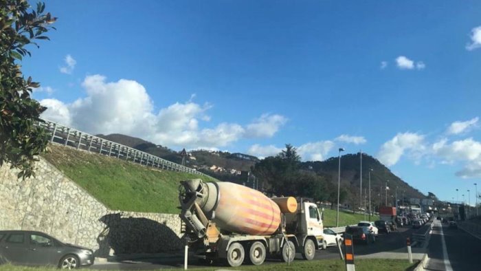 a3 caos traffico insufficienti fasce orarie senza pedaggio