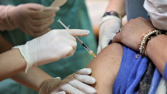 cusano mutri sabato si vaccinano i primi over 80