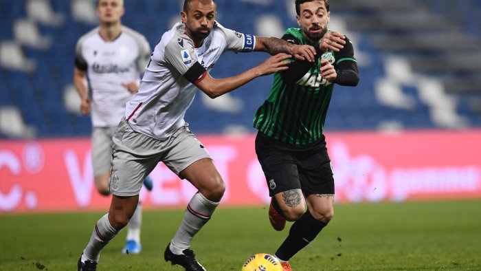 serie a il bologna in dieci frena il sassuolo 1 1 al mapei