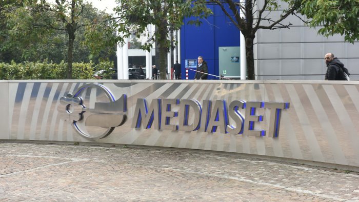 mediaset fa espellere alda d eusanio da gfvip