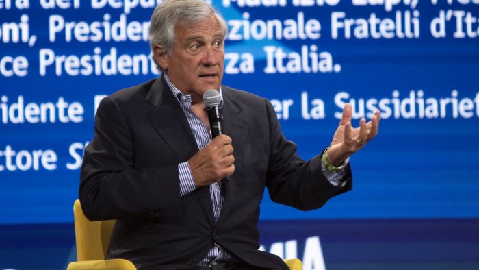 tajani e il momento di indossare la maglia della nazionale