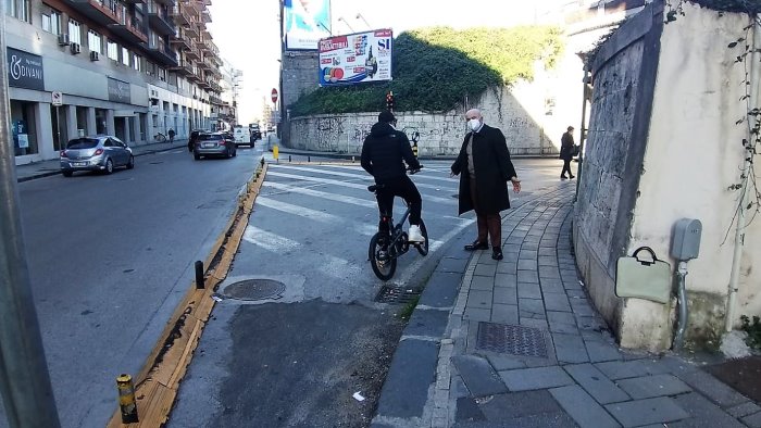 riaprire il sottopasso ferroviario di torrione a bici scooter e monopattini