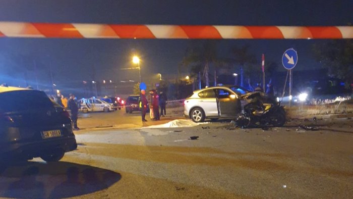 incidente mortale a scafati perde la vita un ragazzo di 22 anni