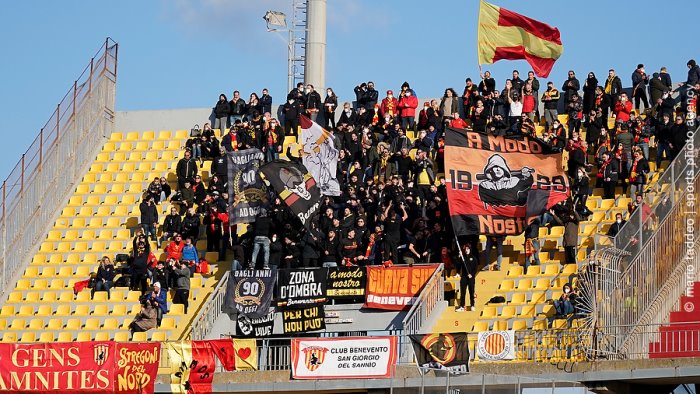 lecce benevento termina 1 1 ecco tutte le foto