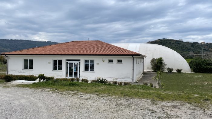 la crisi causata dal covid colpisce lo sport chiude la piscina a castellabate