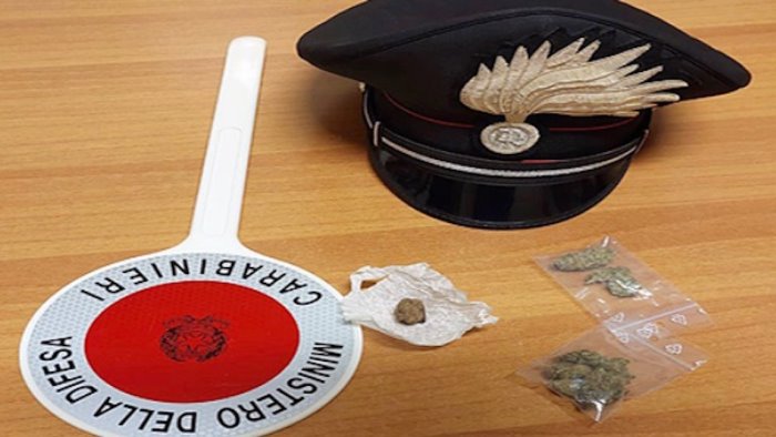 sorpreso a spacciare marijuana a 18anni arrestato dai carabinieri